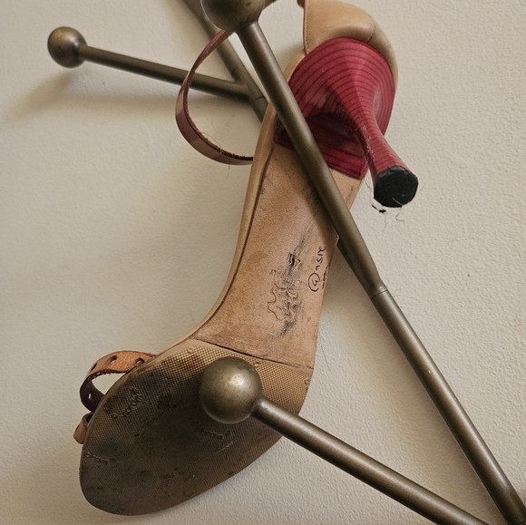 Manolo Blahnik Tan and Red Ankle Strap Sandals, Size 41 - Picture 5 of 6